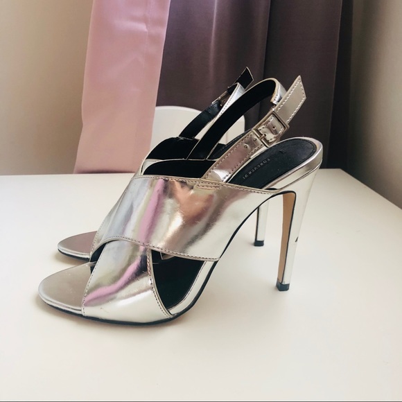 Silver metallic heels - Picture 1 of 3
